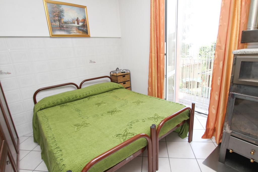 B&B Localita Manzoniane Lecco Rum bild