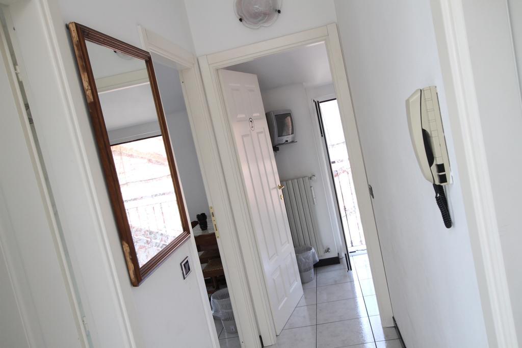 B&B Localita Manzoniane Lecco Rum bild